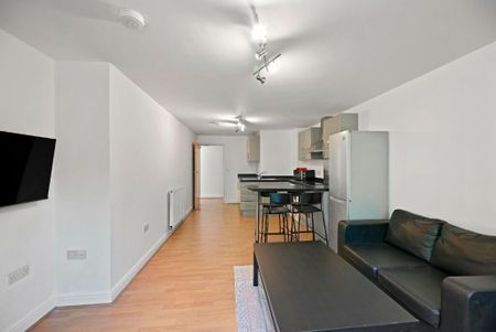 3 bedroom flat to rent - Photo 2