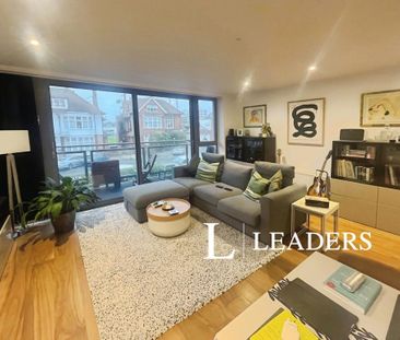 3 bedroom flat to rent - Photo 1