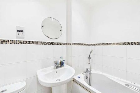 Honington Mews, Farnborough, Hampshire, GU14 - Photo 5