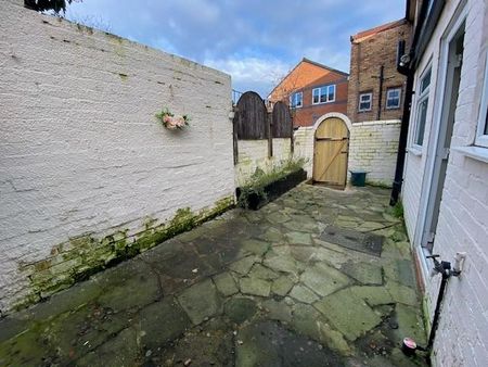 1 bedroom in a house share to rent - Photo 4