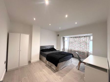 8 bedroom semi-detached house to rent - Photo 4