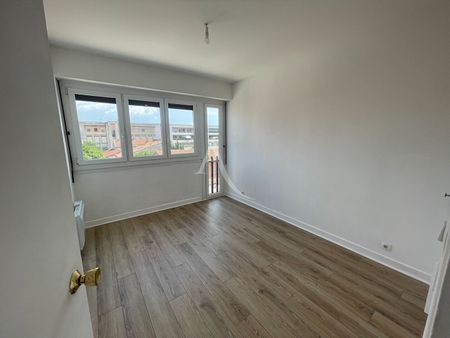 Location Appartement 4 pièces 79m² - Photo 3