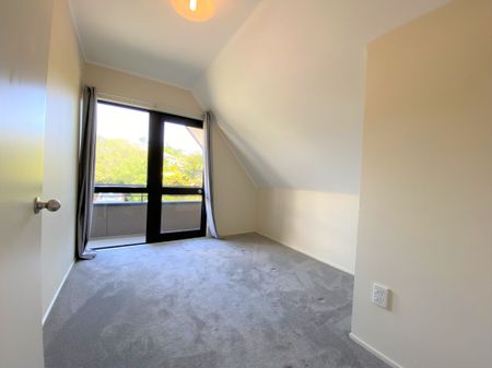 3 Bedrooms on Earnslaw Crescent - Photo 3