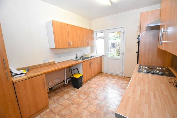3 bedroom semi-detached bungalow to rent - Photo 1