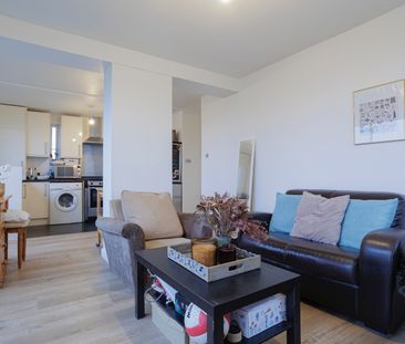2 Bed Flat, Selworthy House, SW11 - Photo 1