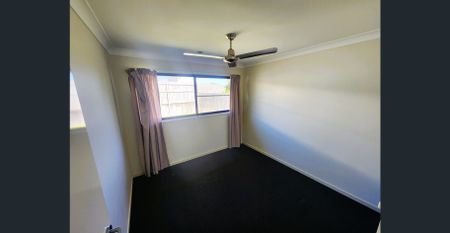 SPACIOUS 4 BEDROOM HOME! - Photo 3