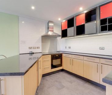 2 bedroom maisonette to rent - Photo 2