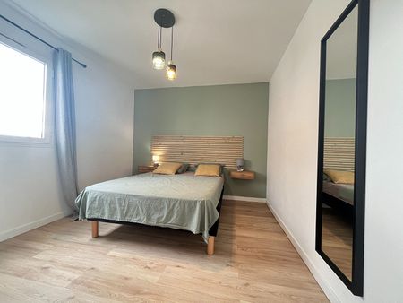 A LOUER - Sainte-Clotilde - Appartement T2 meublé de standing avec balcon et place de stationnement - Photo 3