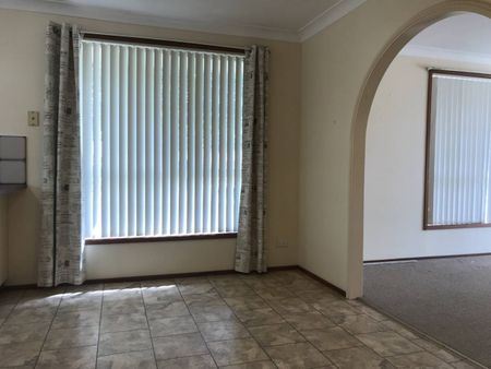 THREE BEDROOM VILLA IN QUIET CUL-DE-SAC - Photo 4