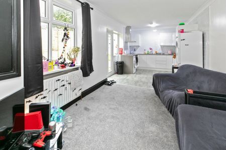 Stewart Road, Charminster - Photo 2