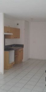 T2 AVEC TERRASSE + 2 PARKING - Photo 3