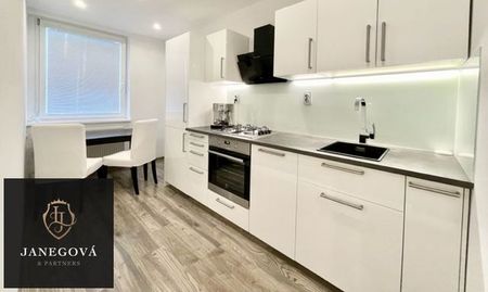 Zariadený 3 izbový byt s recepciou a GARÁŽOVÝM STÁTIM - Photo 2