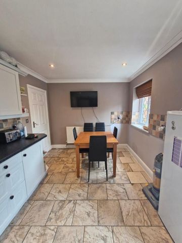 1 bedroom in a house share to rent - Photo 3