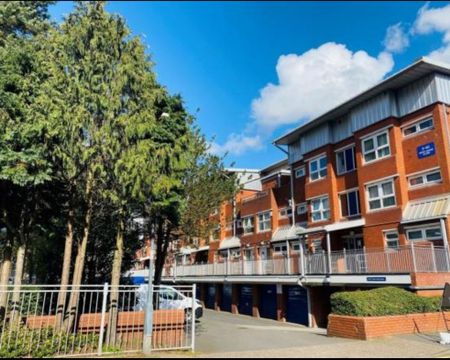 3 Bed Maisonette, Moss House Close, B15 - Photo 3