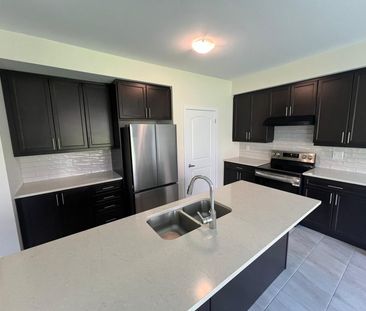 For Lease - 82 SUNFLOWER Crescent, Thorold, Ontario - Photo 1