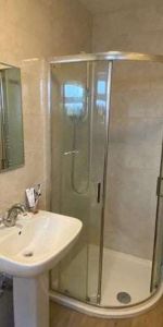 OX Living is proud to present this high-quality 5-bedroom co-living property, perfect for working professionals. Room 2 - Photo 3