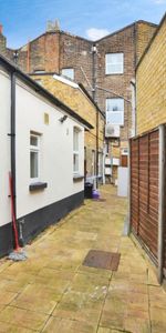 Pembroke Place, TW7 - Photo 3