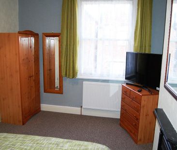 4 bedroom terraced house to rent - Photo 5
