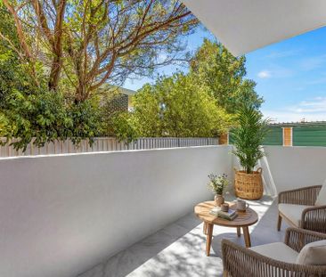 MODERN STYLISH FULLY RENOVATED APARTMENT IN PRIME LOCATION - Photo 1