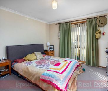 FAMILY HOME WITH LARGE BACKYARD IN EATON - Photo 4