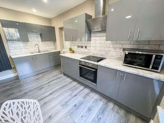 Edinburgh Road, L7 - Photo 1