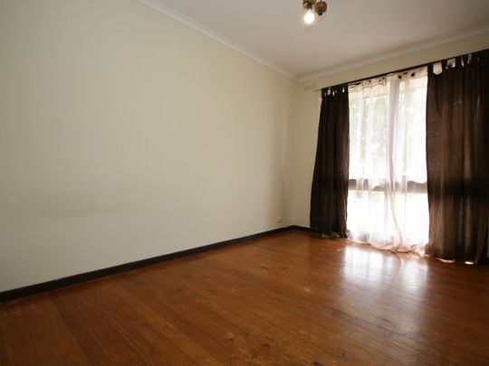 2 BR UNIT CLOSE TO SHOPS & PUBLIC TRANSPORT - Photo 1