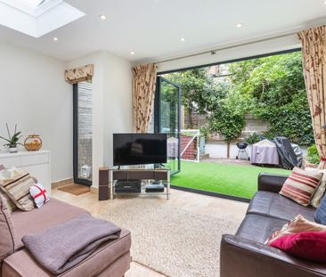 3 Bed Flat, Beauclerc Road, W6 - Photo 3