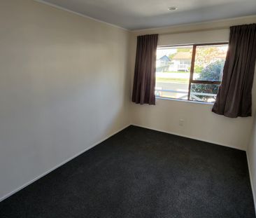 Desirable 3-bedroom home - Photo 6