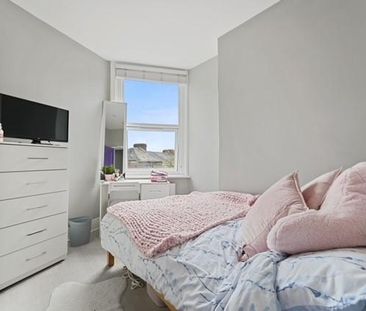6 bedroom terraced house to rent - Photo 4