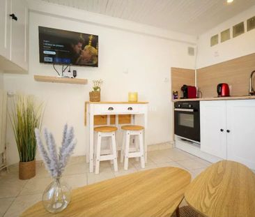 Location Duplex 1 pièces 20 m2 à Saint-Mitre-les-Remparts - Photo 1
