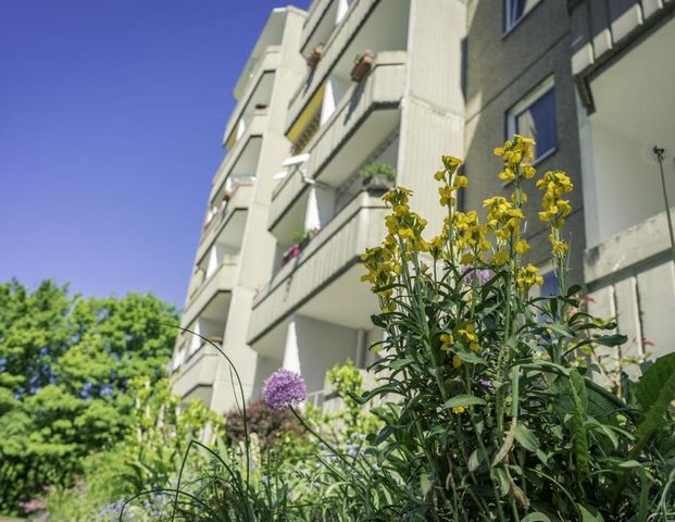 3-Raum-Wohnung mit Balkon mit guter Verkehrsanbindung - Foto 1