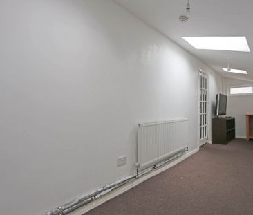 Price £2,200 pcm - Available Now - Unfurnished - Photo 6
