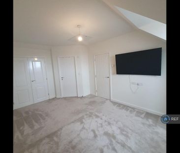 3 bedroom semi-detached house to rent - Photo 4