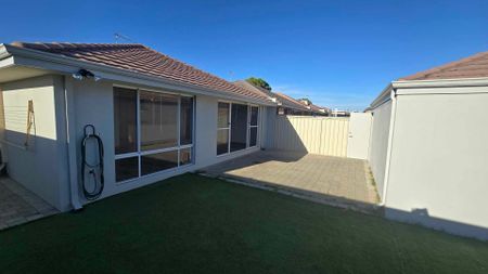 Low Maintenance - Fresh Modern Cottage Block Home - Air Con - Photo 3