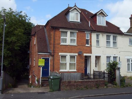 2 bedroom flat to rent - Photo 2