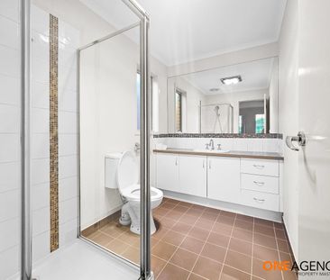 Three Bedroom Family Home in Rose Grange Estate in Tarneit - Photo 3