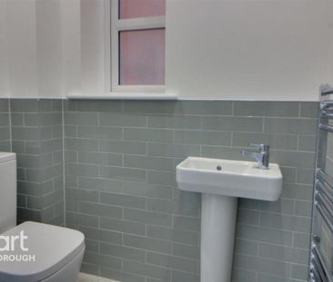 2 bedroom semi-detached house to rent - Photo 5