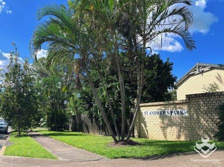 GREAT LOCATION AIR CONDITIONED TOWNHOUSE - Photo 3