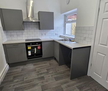 2 bedroom end of terrace house to rent - Photo 5