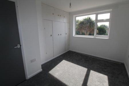 4 bedroom semi-detached house to rent - Photo 5