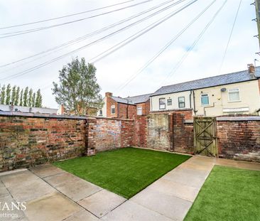 Clarendon Road, Swinton, Manchester - Photo 1