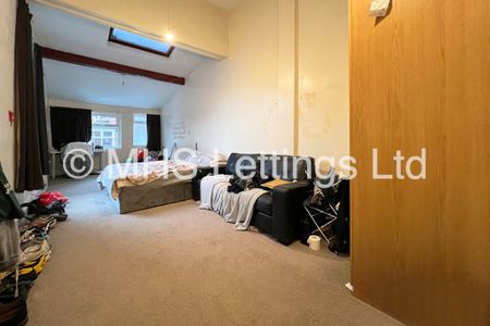 9 Bedroom Mid Terraced House for rent in Hyde Park Road - Photo 5