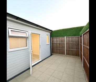 1 Bed Bungalow, Park Road, N18 - Photo 5