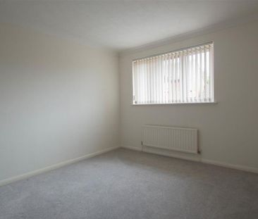 3 bedroom detached house to rent - Photo 3
