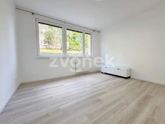 3+1 Zlín - Česká, moderní byt, balkon - Photo 1