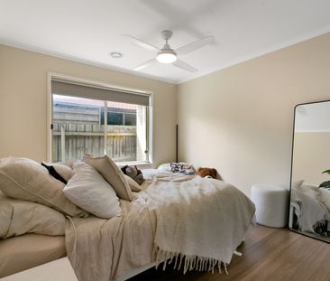 Bright & Spacious Family Home with Expansive Backyard - Photo 4