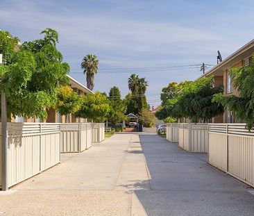 Convenient Central Apartment - Photo 5