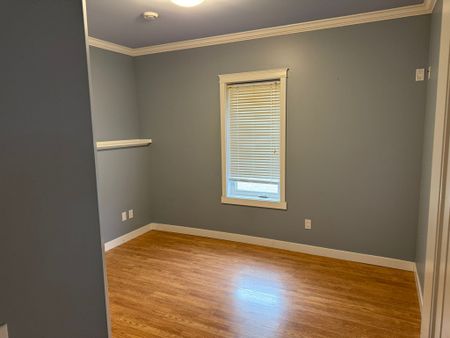 Come View this Beautiful Home in Johnstone Park! - Photo 4