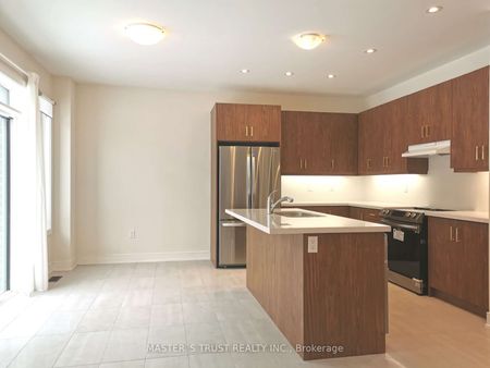 Detached Home For Lease | N8109578 - Photo 2