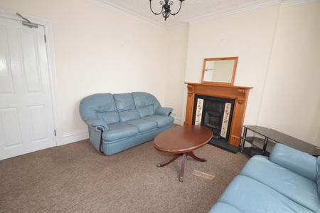 4 bedroom detached house to rent - Photo 3